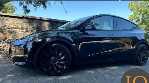 TESLA MODEL Y 2021 5YJYGDEF9MF215807 image